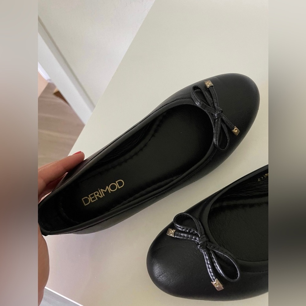 Leather ballerina flats
